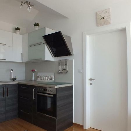 Apartment Silvija Novalja Buitenkant foto