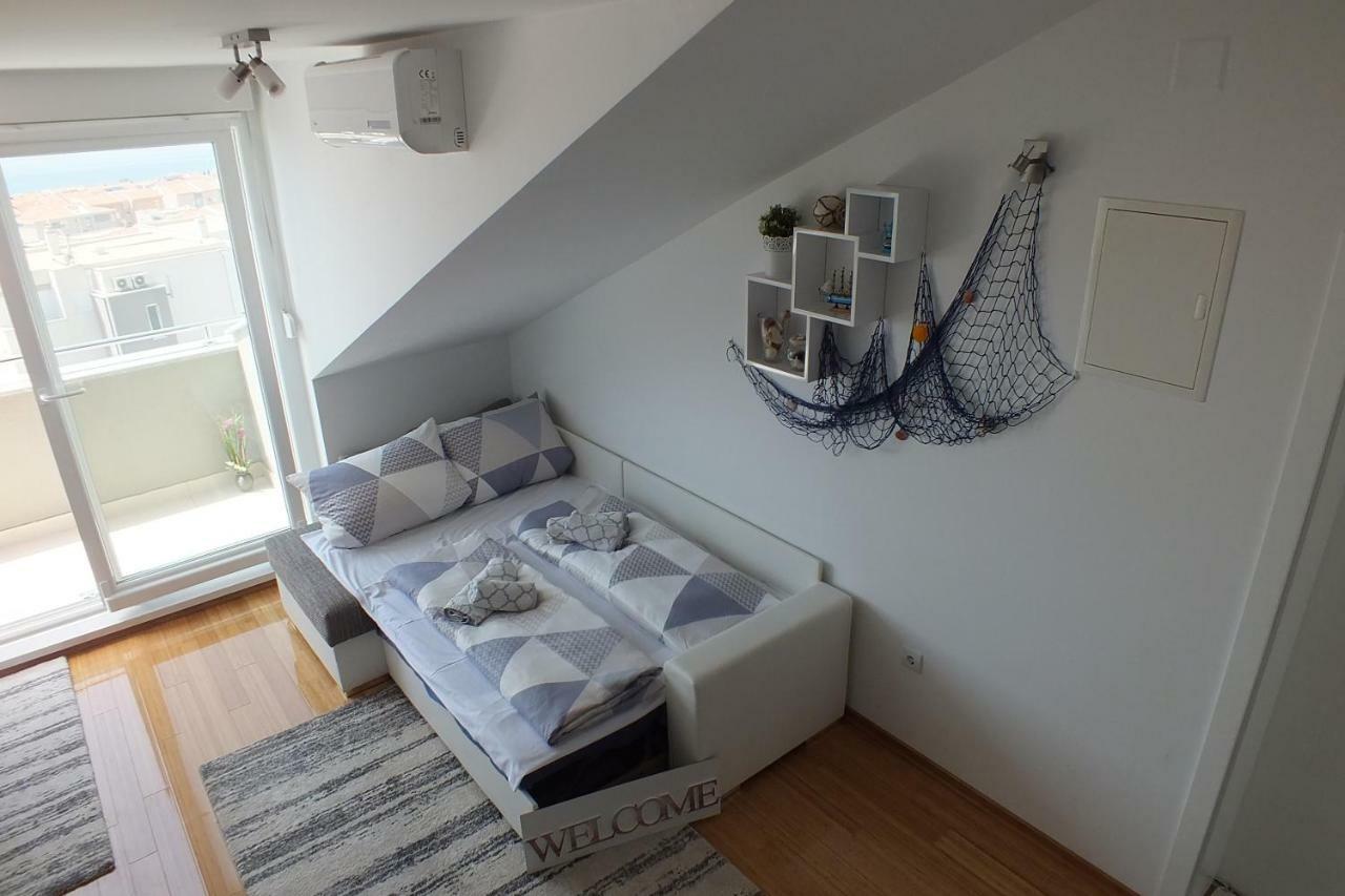 Apartment Silvija Novalja Buitenkant foto